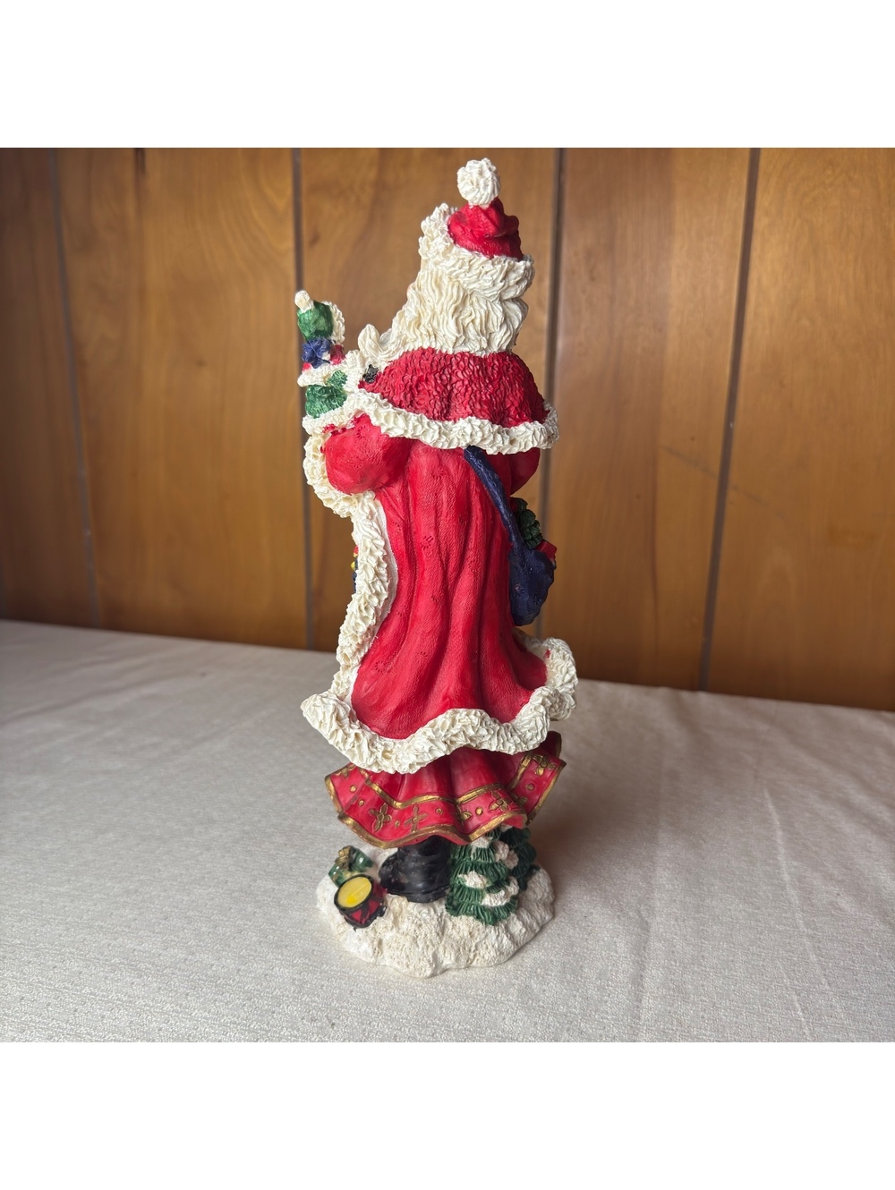 Vintage Christmas Santa Figurine With Children Toys Wreath 11 Hand Painted Resin - Picture 6 of 7